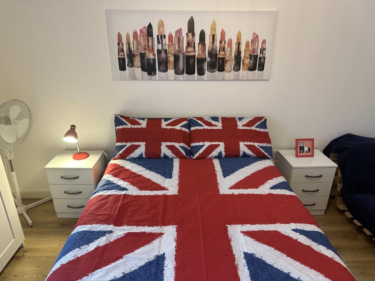 Modern, Large Independent Room With En-Suite Bathroom In Private Owned Apartment Лондон Екстериор снимка